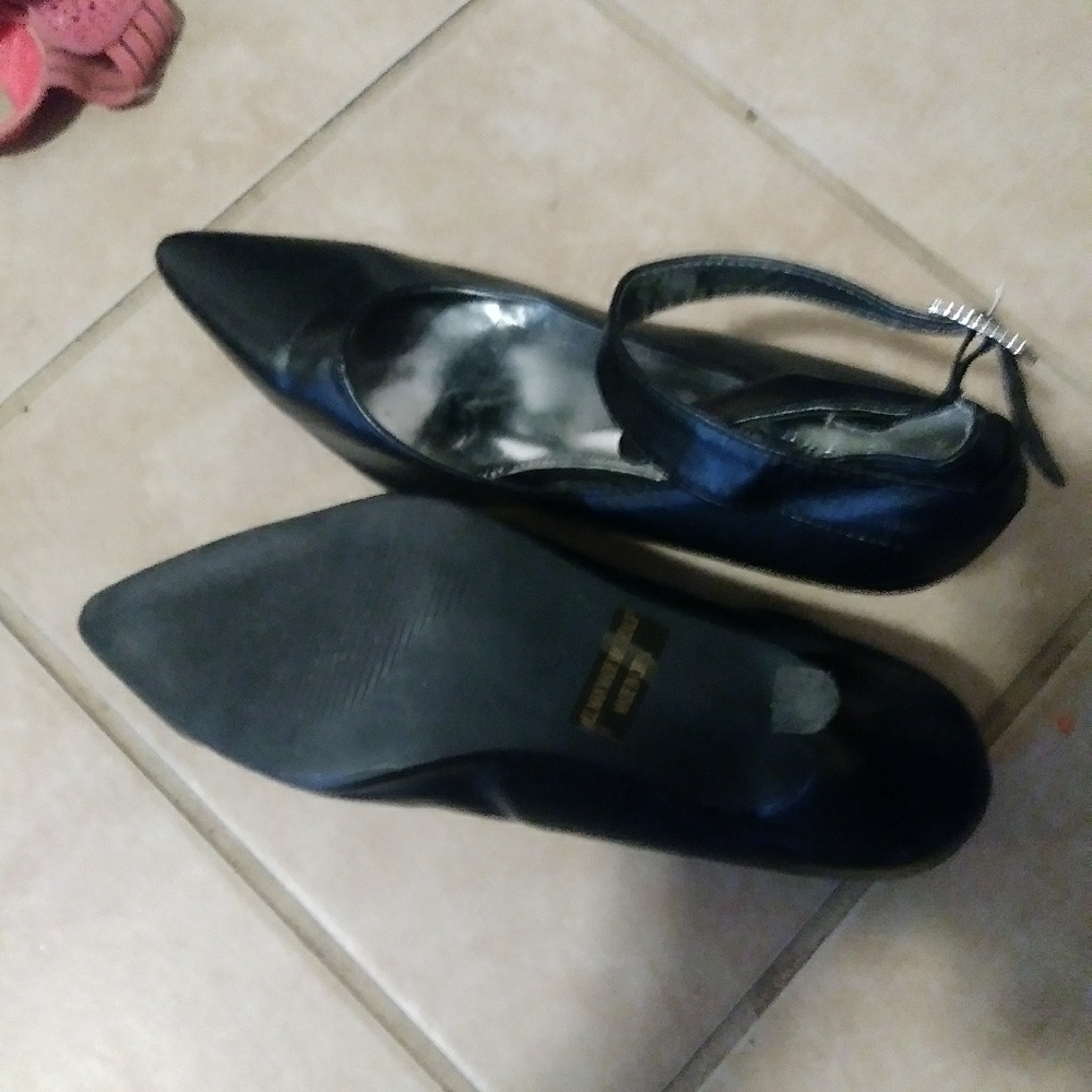 Shoes - Picture 2 of 3